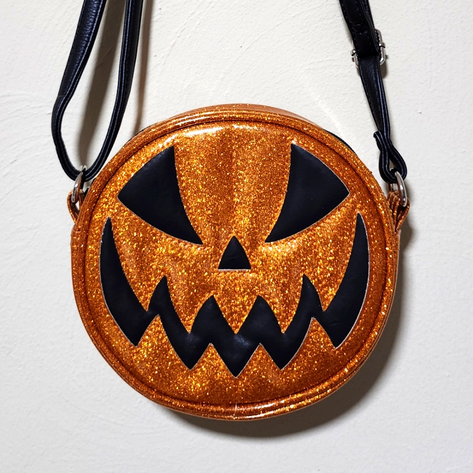 Love Pain And Stitches Pumpkin Kult Meanie Bag